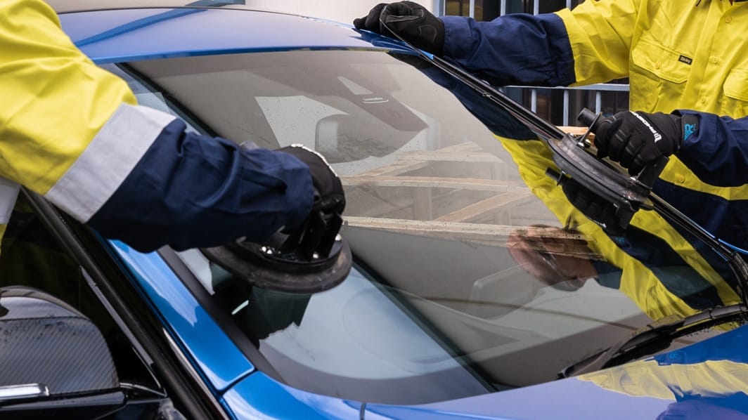 5 نشانه ی خرابی شیشه اتوموبیل 